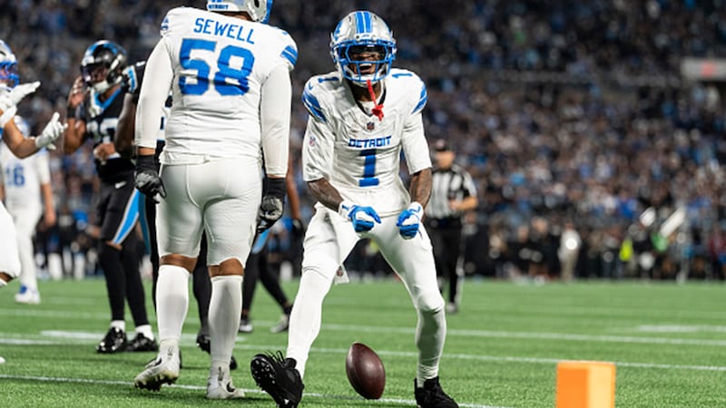 Must See: Williams somehow holds on through contact setting up a FG before halftime
