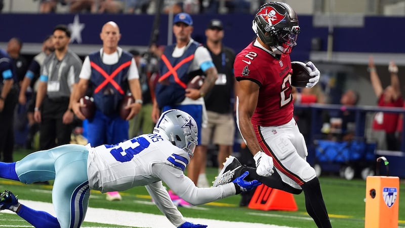How did Buccaneers pull off upset in Dallas?