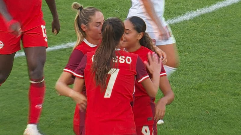 Smith hammers one through Thisgaard to get Canada within one