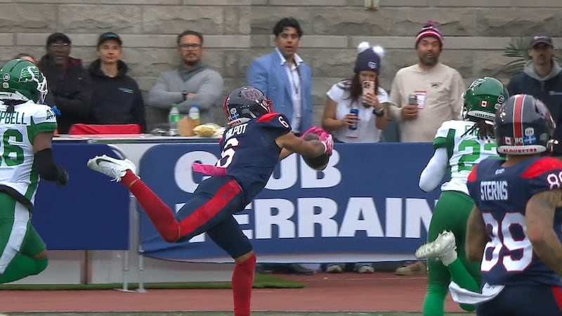 Philpot lays out to make a spectacular catch for the Alouettes' TD