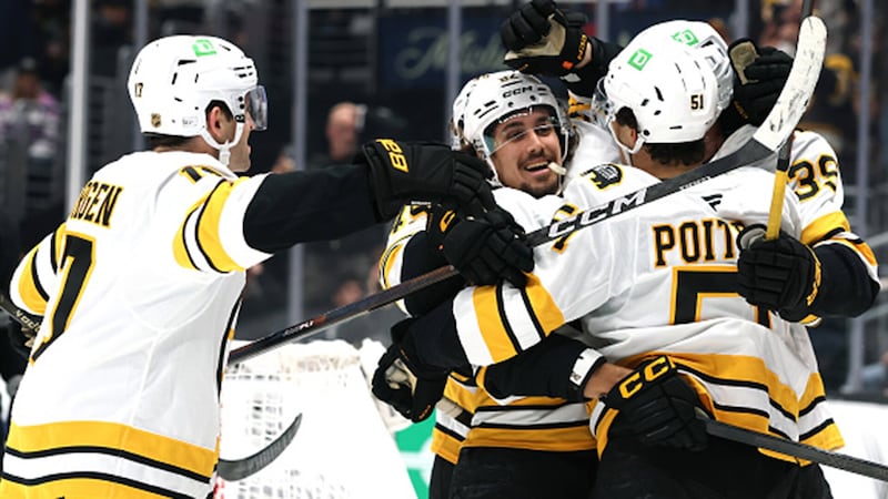 NHL: Bruins 4, Kings 1