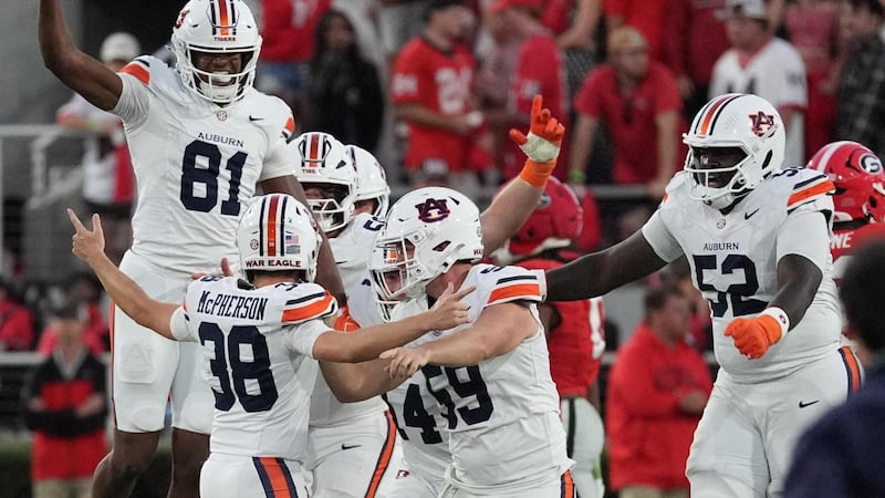 Auburn drills FG as time expires to stun No. 1 Georgia in Athens