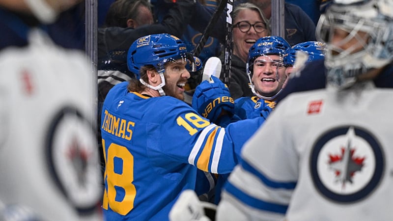 NHL: Jets 1, Blues 2