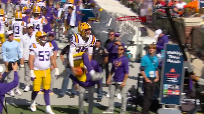 Sam Leavitt bricks a dunk attempt after running in a TD
