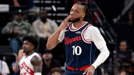 Clippers' stars relentless as Raps run into freight train in Los Angeles