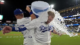 Must See: Max Muncy completes hat trick of HRs to walk it off for the Dodgers