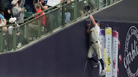 Must See: 'Oh my goodness!' - Brandon Lockridge scales wall for stunning grab