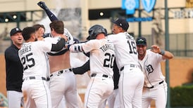 MLB: Royals 9, Tigers 10