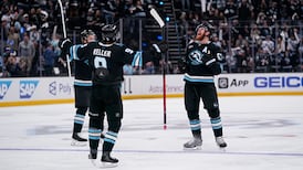 NHL: Golden Knights 2, Mammoth 4