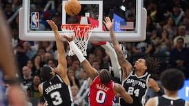 NBA: 76ers 102, Spurs 115