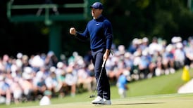 Rory McIlroy sinks third straight birdie to take share of the lead