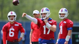 'He's very fun to throw to': Allen enjoying the early chemistry with Moore