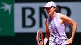 Swiatek overcomes 38 unforced errors to reach third round