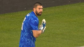 Crepeau comes up with huge save on Shomurodov