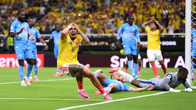 Muñoz fails to convert a glorious chance for Colombia in the opening minutes 